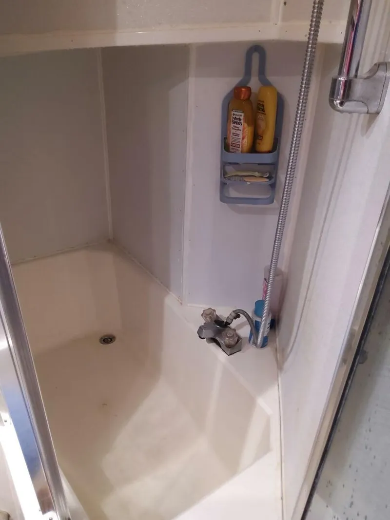 Slide: The Image of Bayliner 4588 Pilothouse Motoryacht 1991 - 5940546