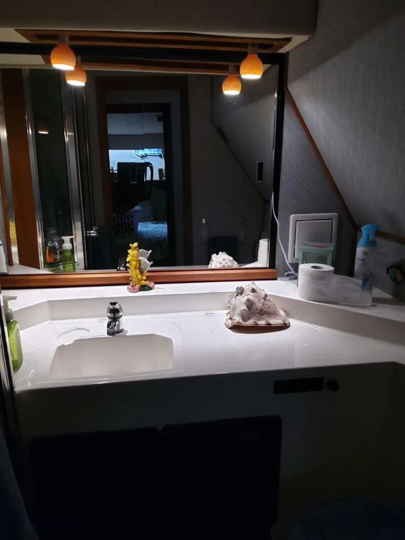 Slide: The Image of Bayliner 4588 Pilothouse Motoryacht 1991 - 5940548