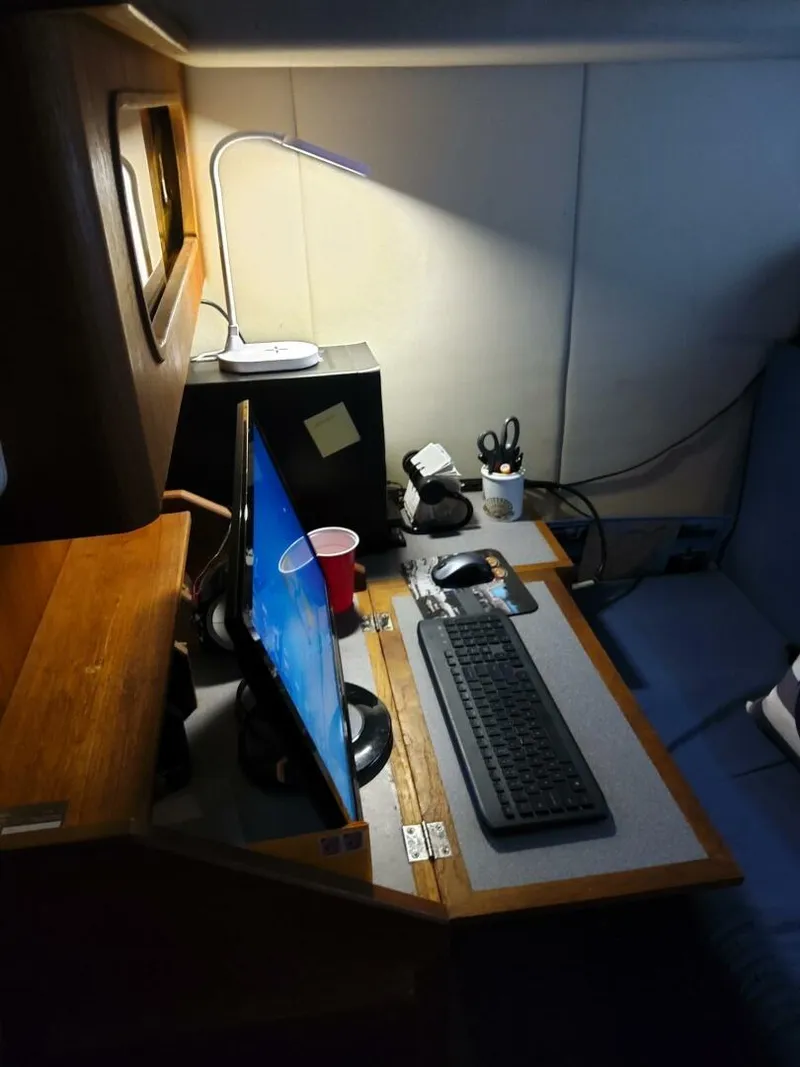 Slide: The Image of Bayliner 4588 Pilothouse Motoryacht 1991 - 5940552