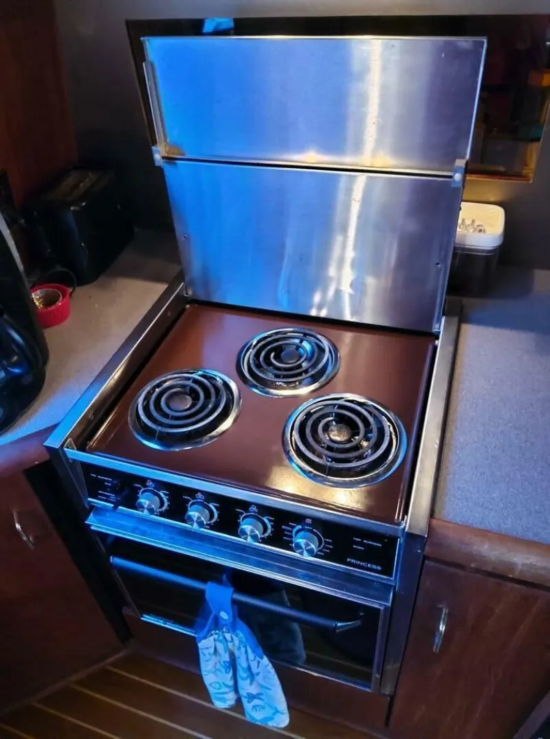 Slide: The Image of Bayliner 4588 Pilothouse Motoryacht 1991 - 5940538