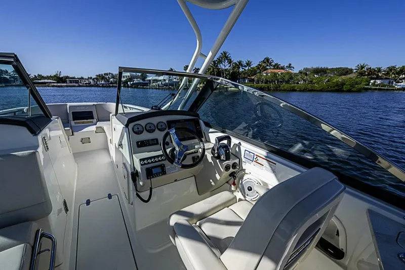Slide: The Image of Boston Whaler 270 Vantage 2019 - 5938972