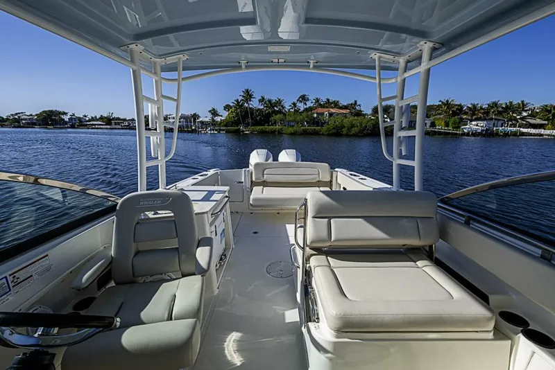 Slide: The Image of Boston Whaler 270 Vantage 2019 - 5938965