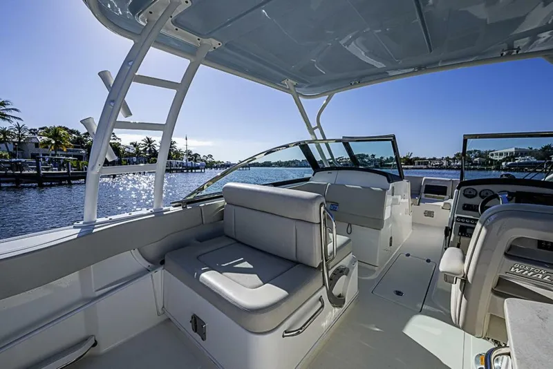 Slide: The Image of Boston Whaler 270 Vantage 2019 - 5938969