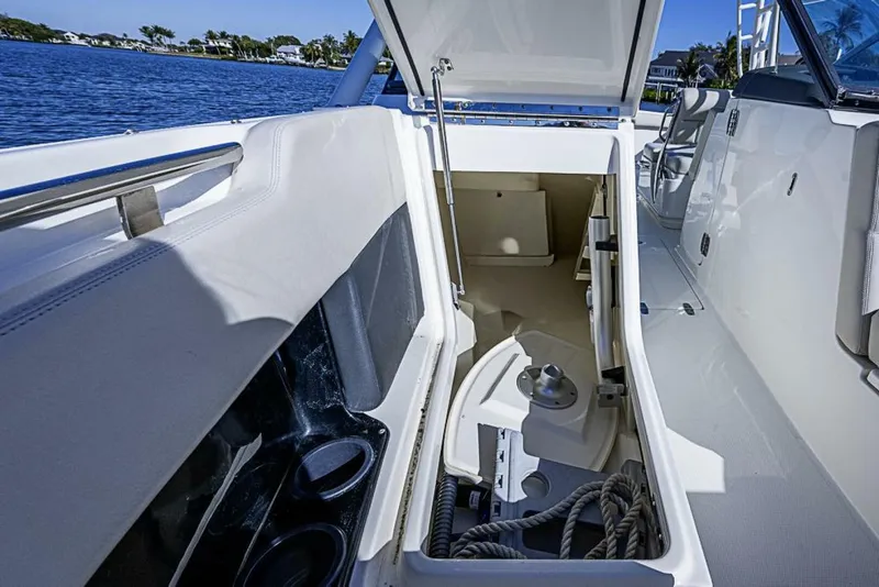 Slide: The Image of Boston Whaler 270 Vantage 2019 - 5938960