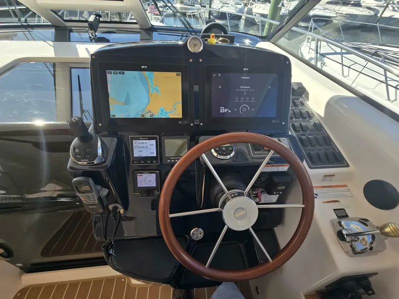 Slide: The Image of Tiara 4300 Sovran 2008 - 5939375