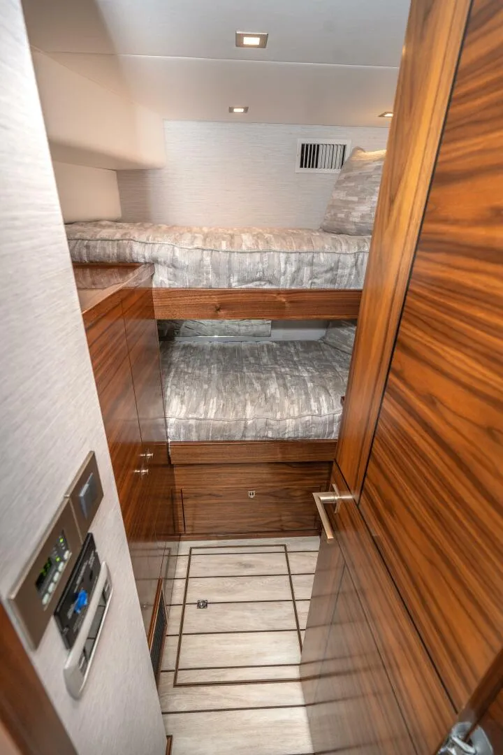 Slide: The Image of 2025 Viking 90C "Zatara"  - 5939793