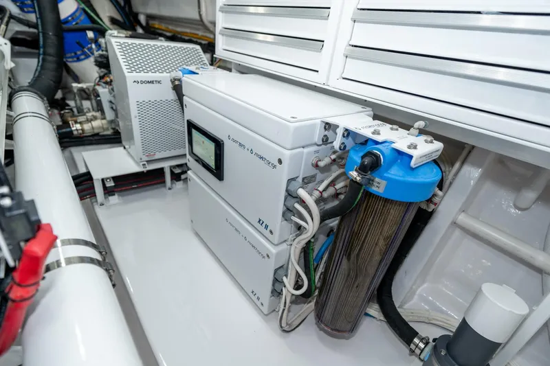 Slide: The Image of 2025 Viking 90C "Zatara" - Engine Room - 5940083