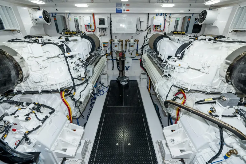 Slide: The Image of 2025 Viking 90C "Zatara"  - 5940086