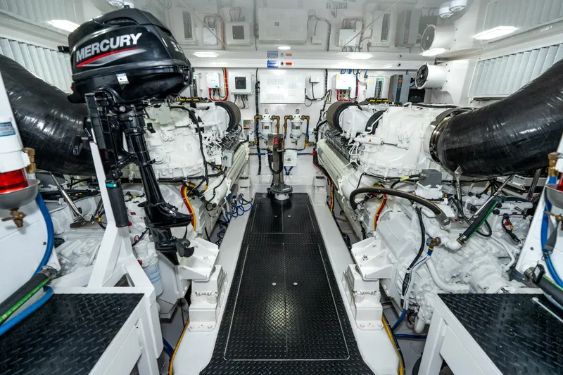 Slide: The Image of 2025 Viking 90C "Zatara"  - 5940087