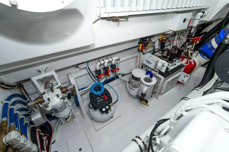 Slide: The Image of 2025 Viking 90C "Zatara"  - 5940095