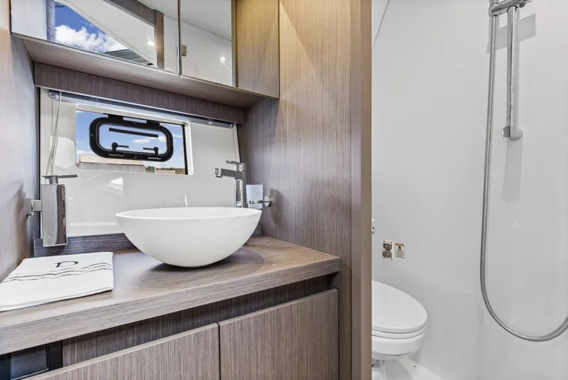 Slide: The Image of 2022 Beneteau 41 Grand Turismo War Downs Eagle Guest Head (1) - 6333137