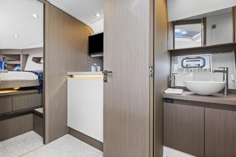 Slide: The Image of 2022 Beneteau 41 Grand Turismo War Downs Eagle Guest Head (2) - 6333138
