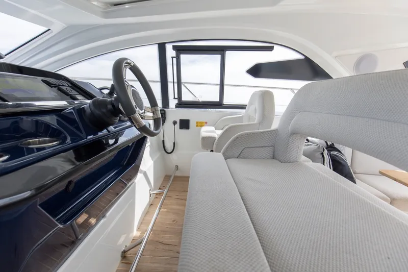 Slide: The Image of 2022 Beneteau 41 Grand Turismo War Downs Eagle Helm (4) - 6333141