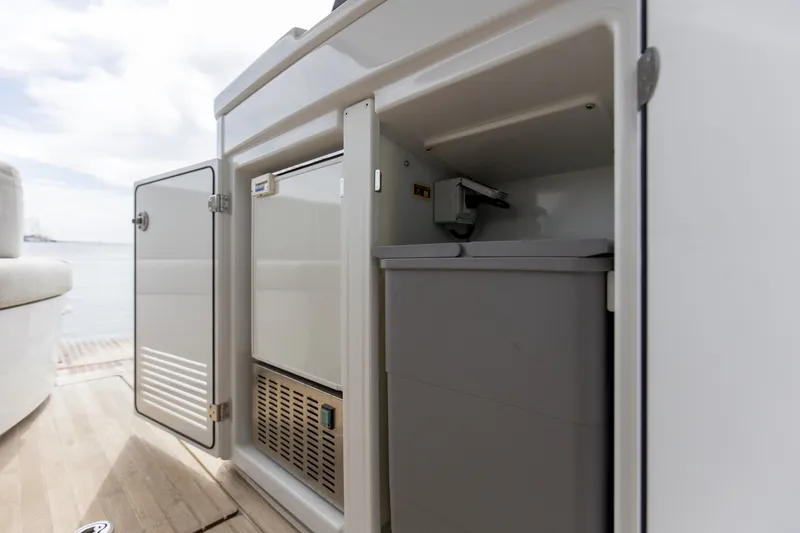 Slide: The Image of 2022 Beneteau 41 Grand Turismo War Downs Eagle Topside (7) - 6333146