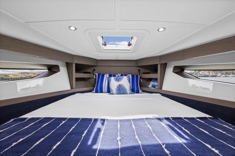 Slide: The Image of 2022 Beneteau 41 Grand Turismo War Downs Eagle Master Stateroom (1) - 6333132