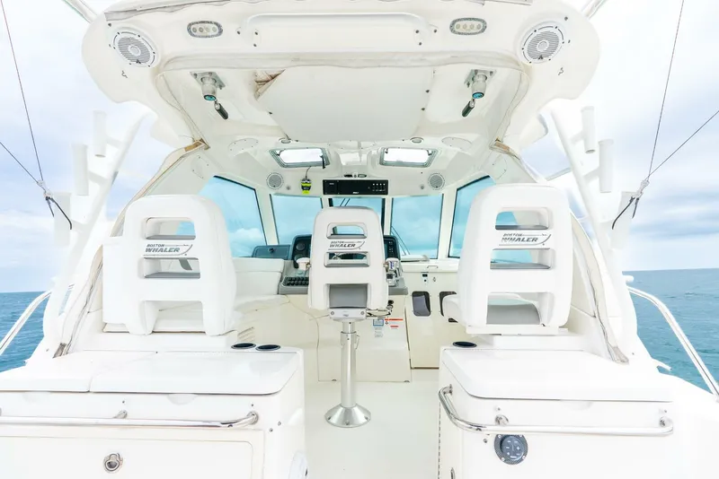Slide: The Image of 2012 Boston Whaler 345 Conquest - Helm - 5939619