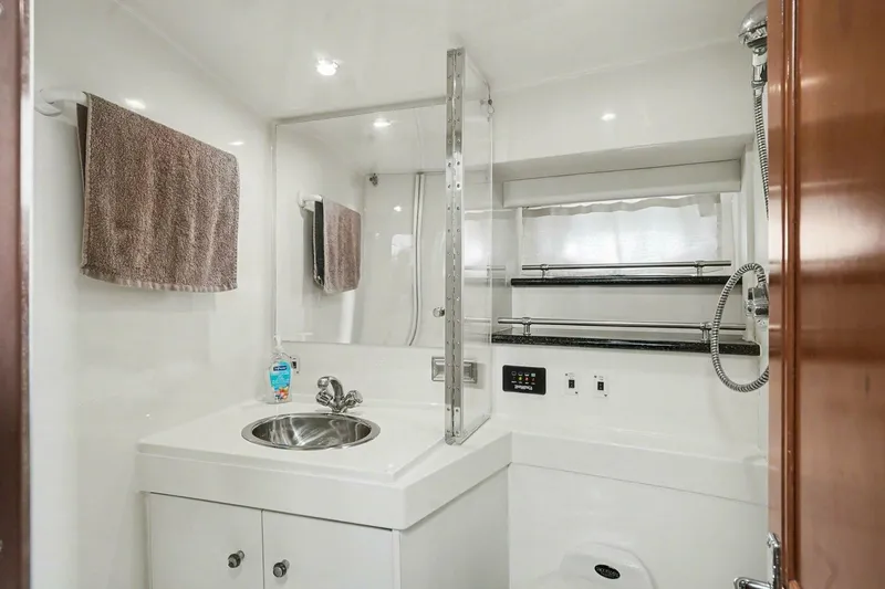 Slide: The Image of Carver Yachts 356 2001 - 5939764