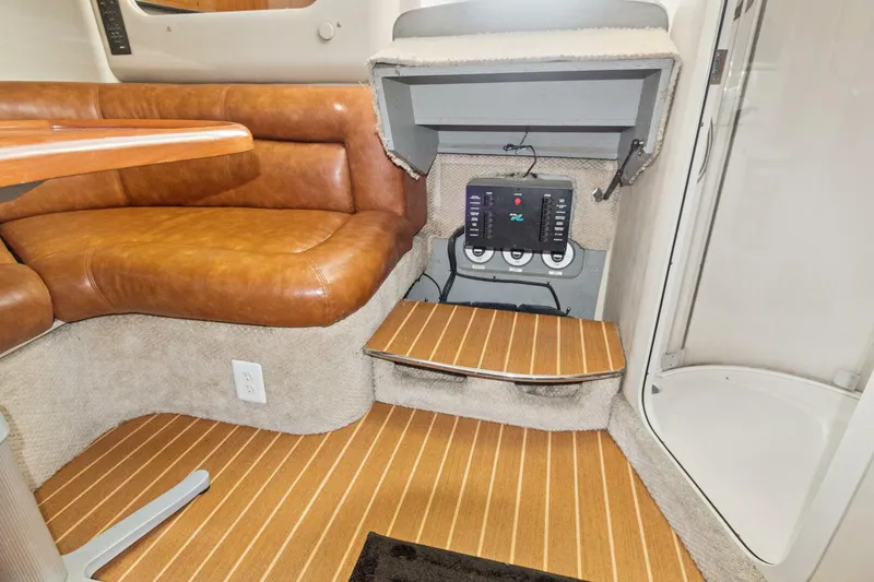 Slide: The Image of 2000 Sea Ray 370 Express Cruiser - 5940629