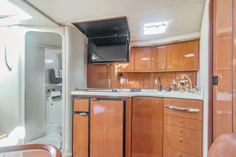 Slide: The Image of 2000 Sea Ray 370 Express Cruiser - 5940640