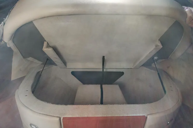 Slide: The Image of 2000 Sea Ray 370 Express Cruiser - 5940642