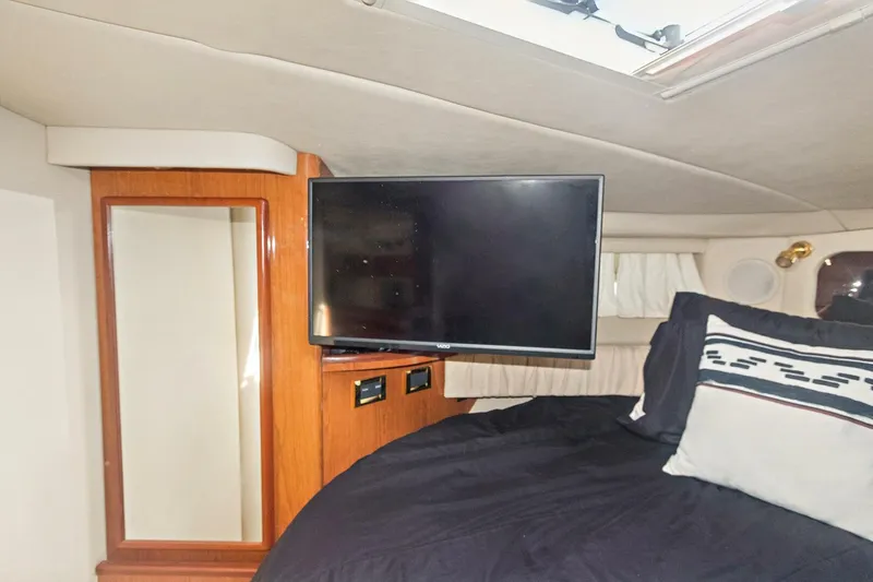 Slide: The Image of 2000 Sea Ray 370 Express Cruiser - 5940643