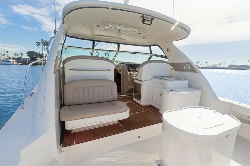 Slide: The Image of 2000 Sea Ray 370 Express Cruiser - 5940673