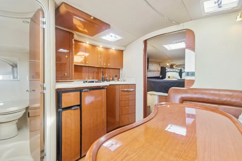 Slide: The Image of 2000 Sea Ray 370 Express Cruiser - 5940625