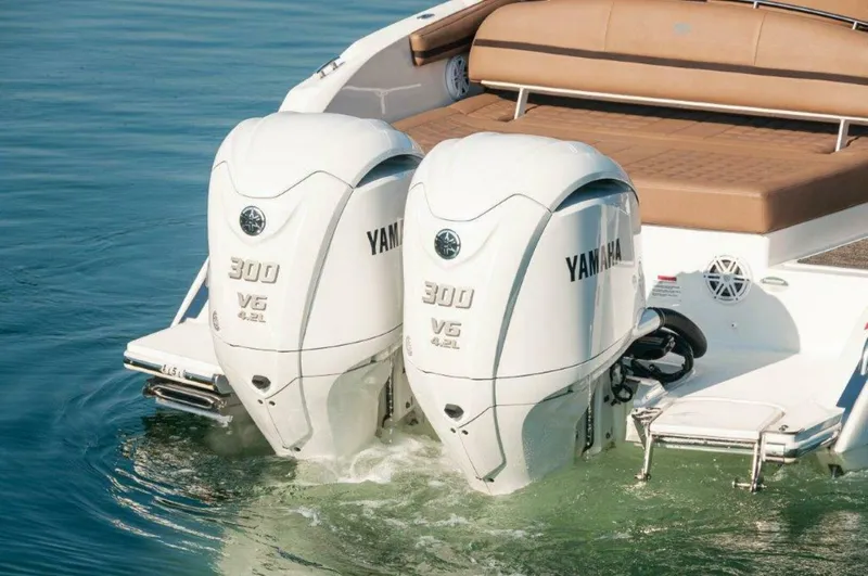 Slide: The Image of 2022 Cobalt 30SC- Ko Olina - 5940750