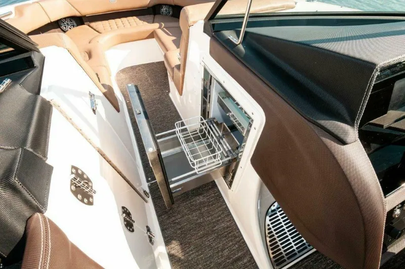 Slide: The Image of 2022 Cobalt 30SC- Ko Olina - 5940753