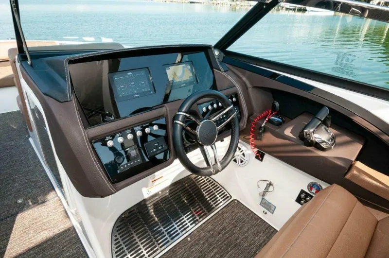 Slide: The Image of 2022 Cobalt 30SC- Ko Olina - 5940747