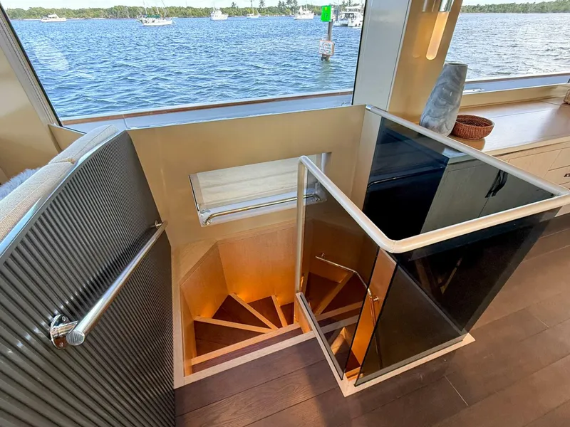 Slide: The Image of Sirena 68 2023 - 5941183