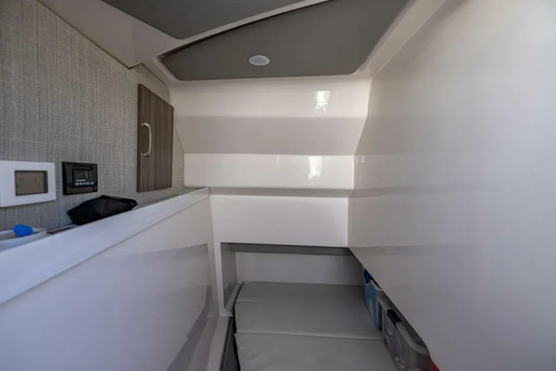 Slide: The Image of Regal LX 36 2022 - 5941315