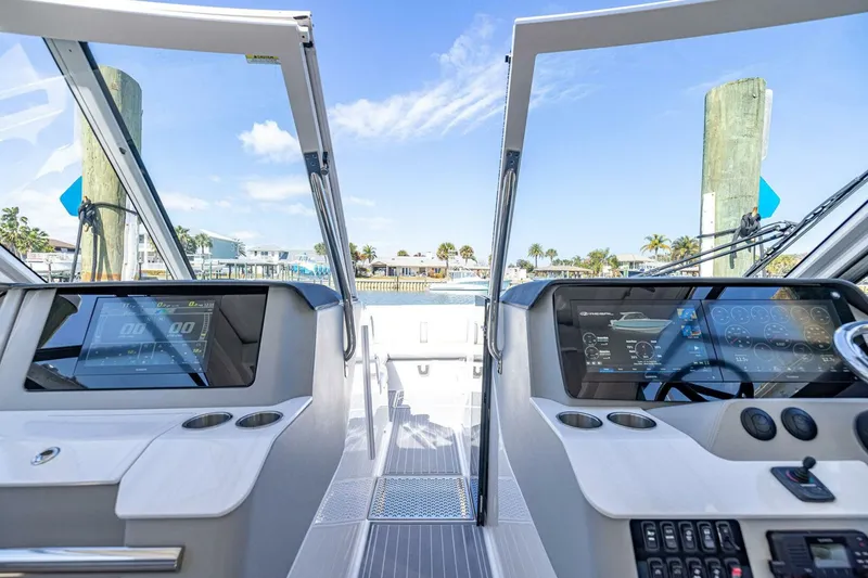 Slide: The Image of Regal LX 36 2022 - 5941319