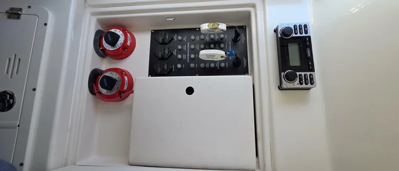 Slide: The Image of Boston Whaler 270 Outrage 2006 - 5942313