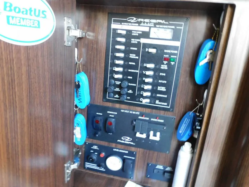 Slide: The Image of Regal 28 Express 2019 - 5942683