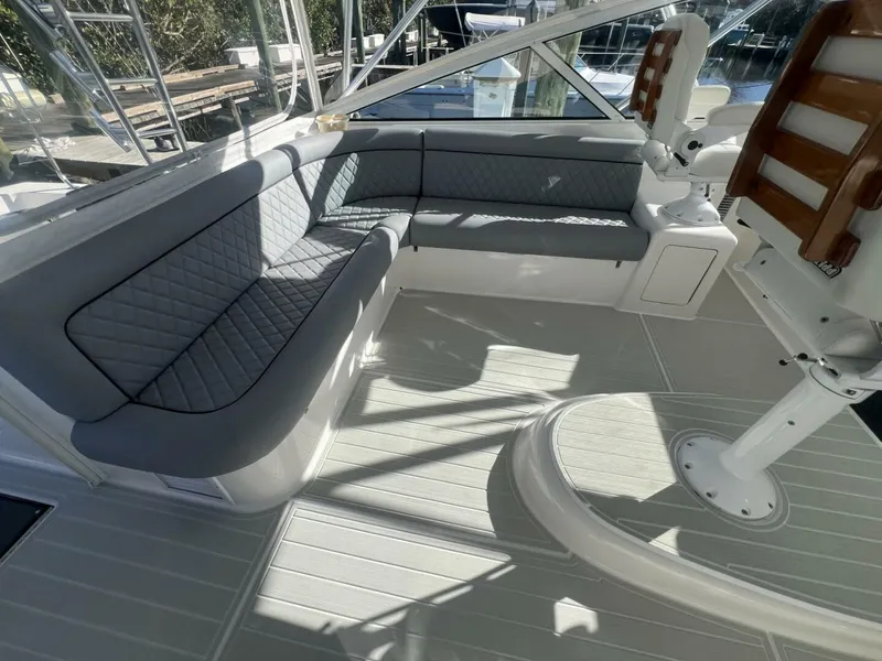 Slide: The Image of Viking 52 SILENT PARTNER - Helm Seating 2007 Viking 52 SILENT PARTNER - 5943114