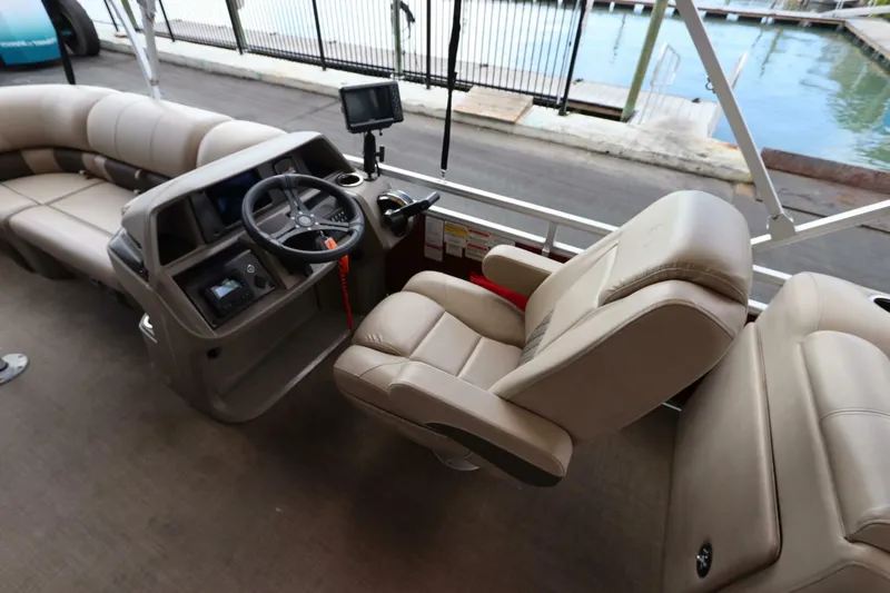 Slide: The Image of Sun Tracker Party Barge 22 DLX 2024 - 5943488