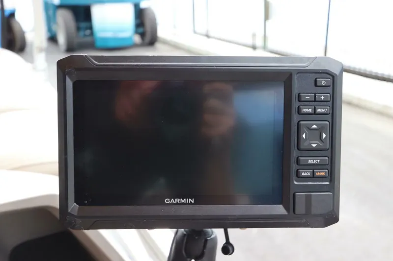 Slide: The Image of Sun Tracker Party Barge 22 DLX 2024 - 5943491