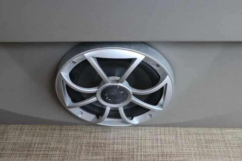 Slide: The Image of Sun Tracker Party Barge 22 DLX 2024 - 5943493