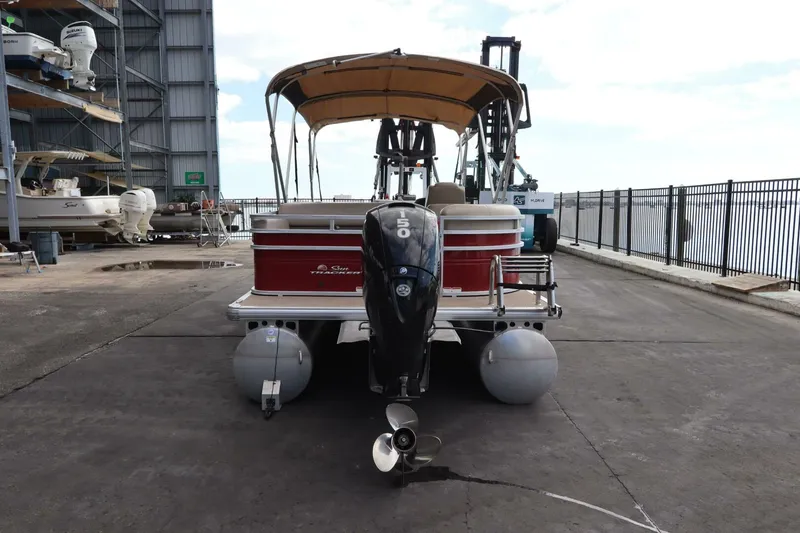 Slide: The Image of Sun Tracker Party Barge 22 DLX 2024 - 5943479