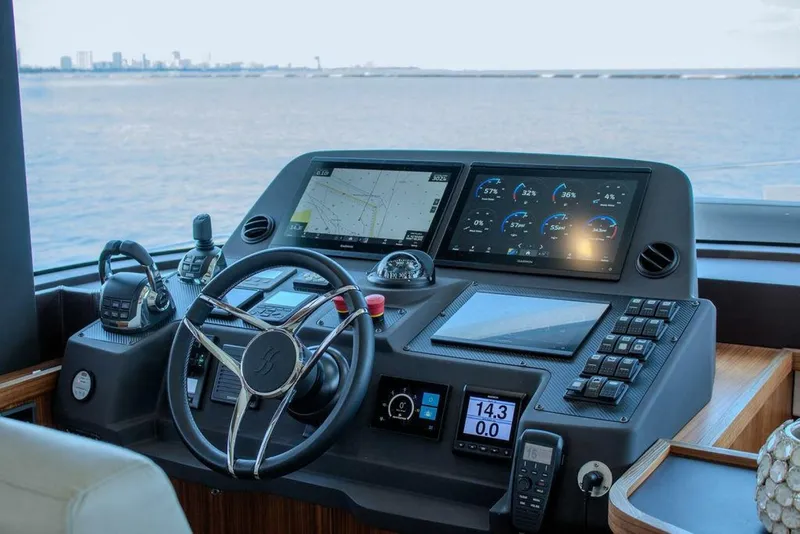 Slide: The Image of Sirena 58 Fly 2022 - 5943340