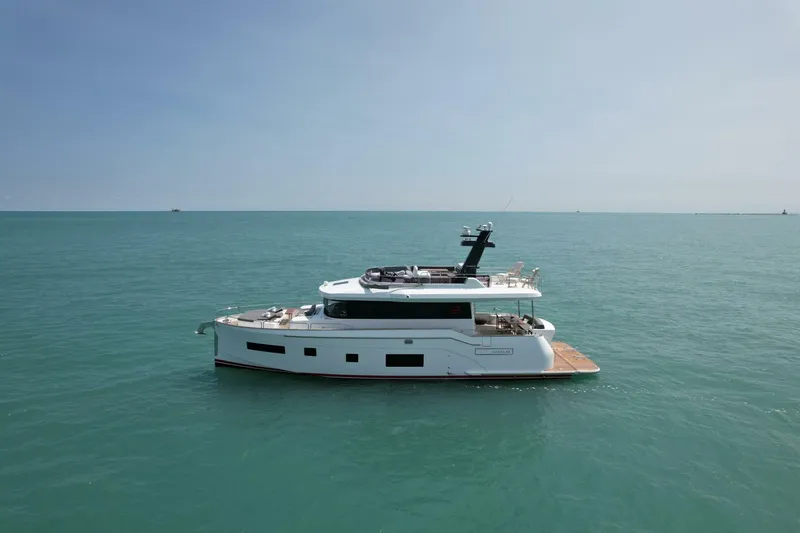 Slide: The Image of Sirena 58 Fly 2022 - 5943298