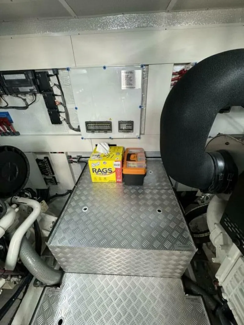 Slide: The Image of Sirena 58 Fly 2022 - 5943318