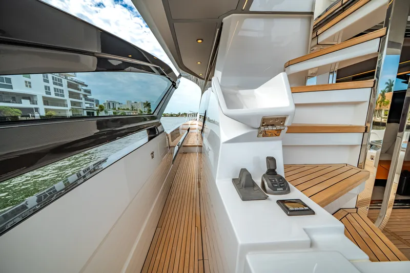 Slide: The Image of Azimut S8 2026 - 6134497