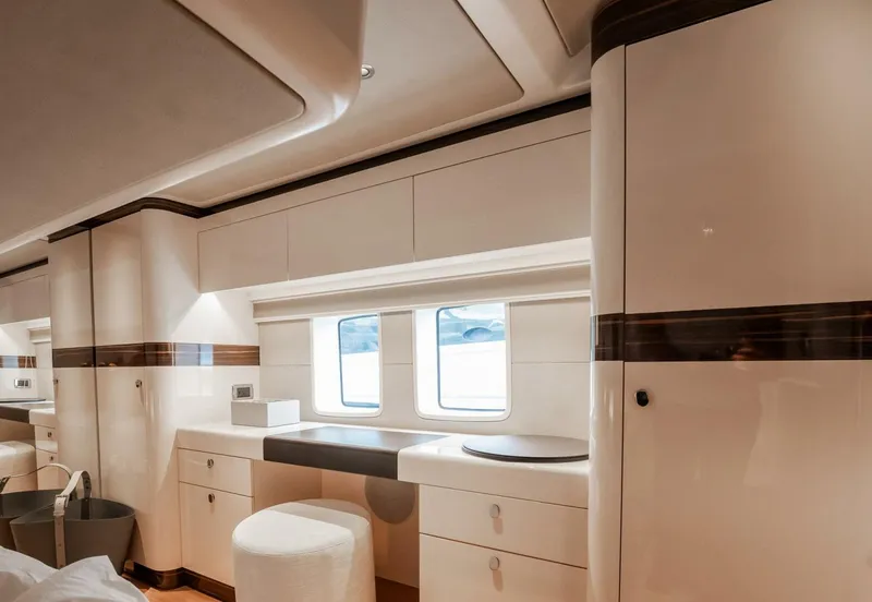 Slide: The Image of Zeelander Z5 2025 - 5943717