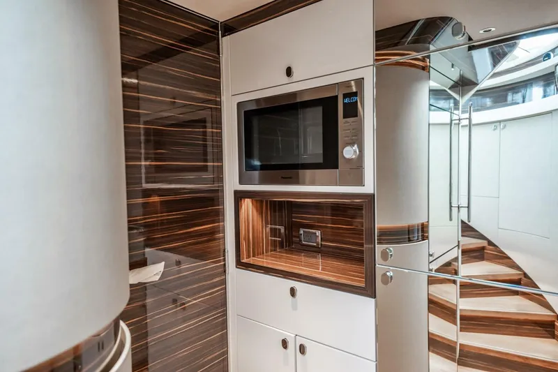 Slide: The Image of Zeelander Z5 2025 - 5943719