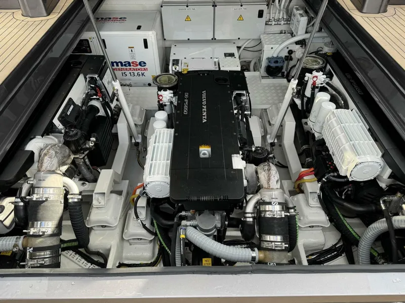 Slide: The Image of Zeelander Z5 2025 - 5943725