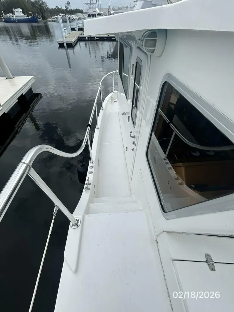 Slide: The Image of 37' Great Harbour starboard side deck2 - 5943810