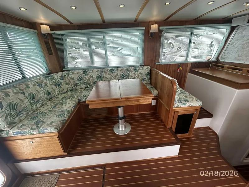 Slide: The Image of 37' Great Harbour salon port - 5943793