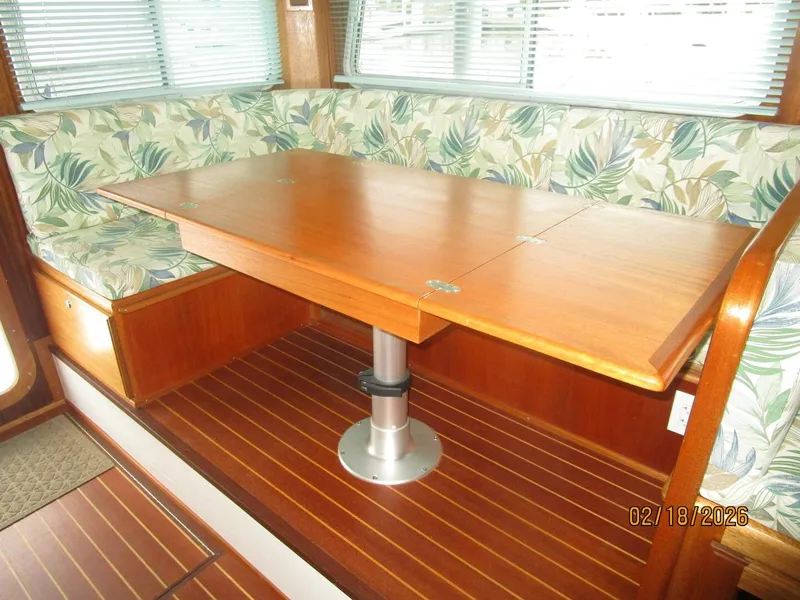 Slide: The Image of 37' Great Harbour salon table - 5943796
